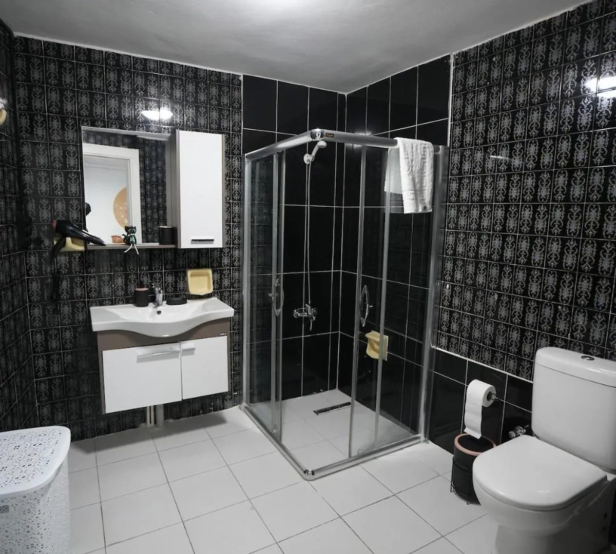 In The Heart Of The City, 1 Minute To The Tram Station,With Elevator Istambul