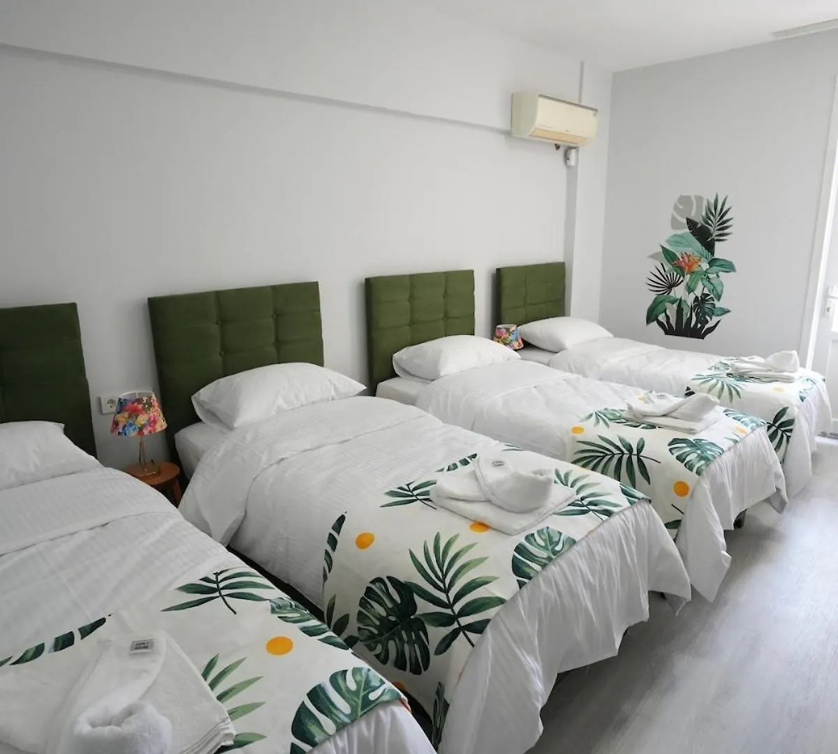 In The Heart Of The City, 1 Minute To The Tram Station,With Elevator Istambul 0*,  Turquia